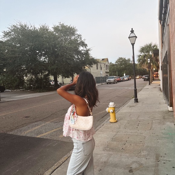 Meet your Posher, Daniella - Picture 1 of 1